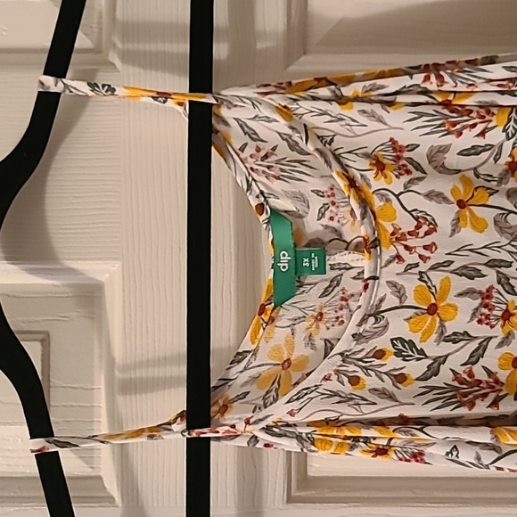 DIP BRAND WOMENS PLUS SIZE YELLOW FLORAL SLEEVELESS SUMMER TOP SIZE 3X - Picture 3 of 12